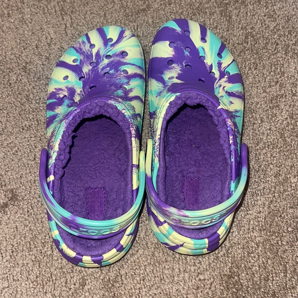 Girls Tie Dye Crocs w/ Fur Inside